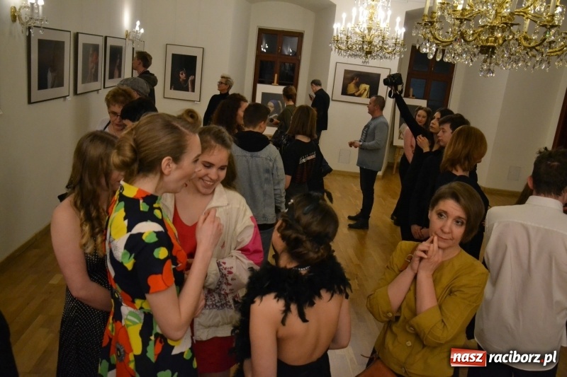 Zdjęcie w galerii na portalu naszraciborz.pl: Kobieta zmienną jest - nowa wystawa na zamku  wiadomości z regionu