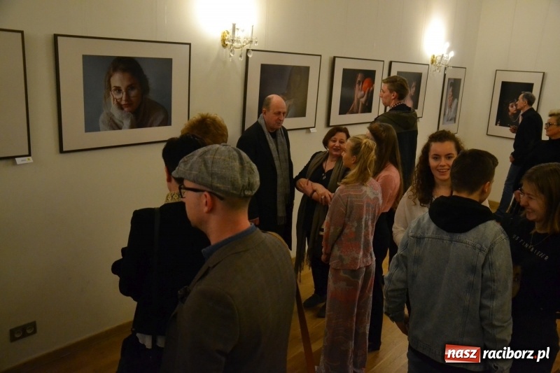 Zdjęcie w galerii na portalu naszraciborz.pl: Kobieta zmienną jest - nowa wystawa na zamku  wiadomości z regionu