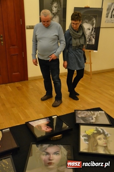 Zdjęcie w galerii na portalu naszraciborz.pl: Kobieta zmienną jest - nowa wystawa na zamku  wiadomości z regionu