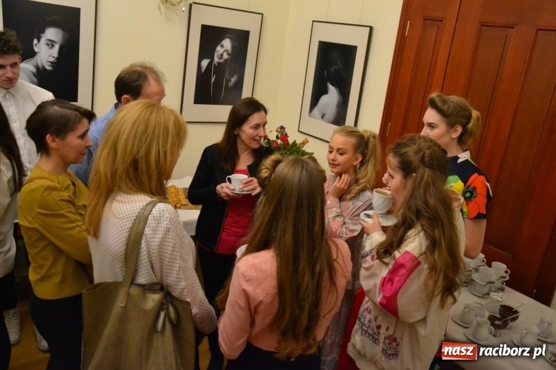 Zdjęcie w galerii na portalu naszraciborz.pl: Kobieta zmienną jest - nowa wystawa na zamku  wiadomości z regionu