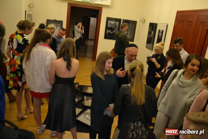 Zdjęcie w galerii na portalu naszraciborz.pl: Kobieta zmienną jest - nowa wystawa na zamku  wiadomości z regionu