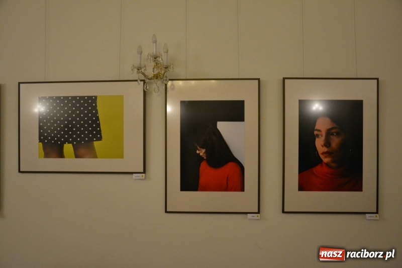 Zdjęcie w galerii na portalu naszraciborz.pl: Kobieta zmienną jest - nowa wystawa na zamku  wiadomości z regionu