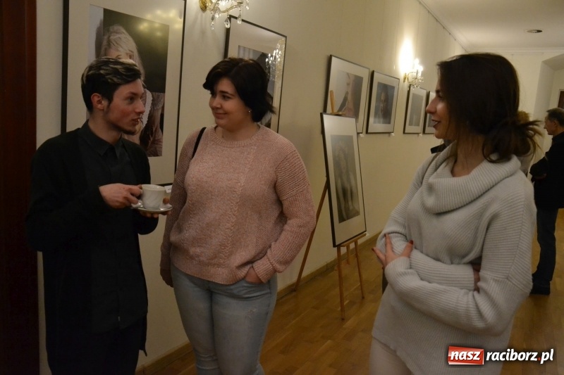 Zdjęcie w galerii na portalu naszraciborz.pl: Kobieta zmienną jest - nowa wystawa na zamku  wiadomości z regionu