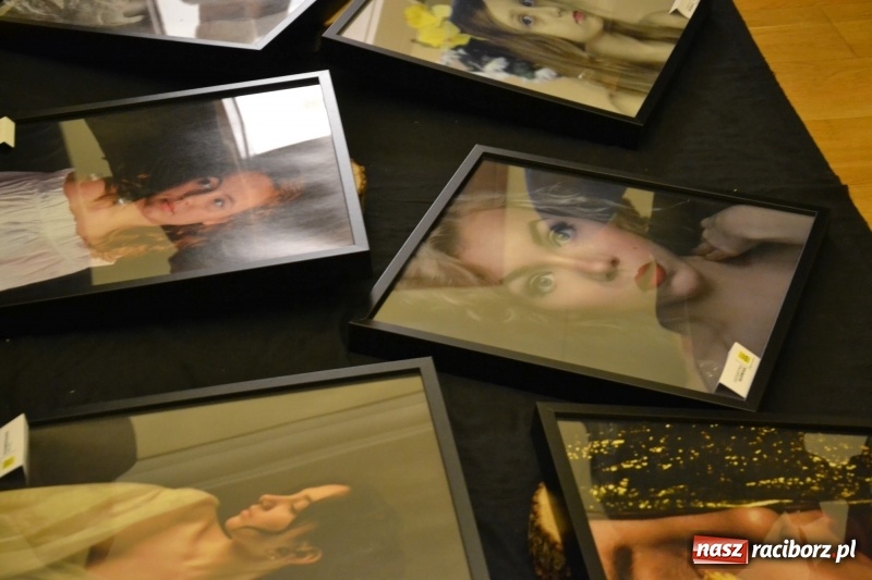 Zdjęcie w galerii na portalu naszraciborz.pl: Kobieta zmienną jest - nowa wystawa na zamku  wiadomości z regionu