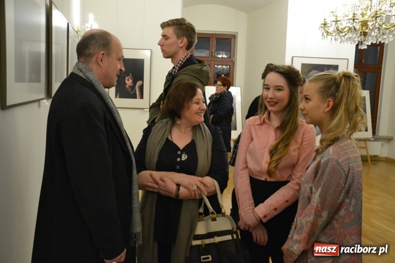 Zdjęcie w galerii na portalu naszraciborz.pl: Kobieta zmienną jest - nowa wystawa na zamku  wiadomości z regionu