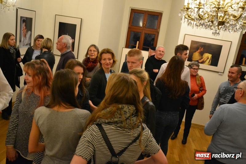 Zdjęcie w galerii na portalu naszraciborz.pl: Kobieta zmienną jest - nowa wystawa na zamku  wiadomości z regionu