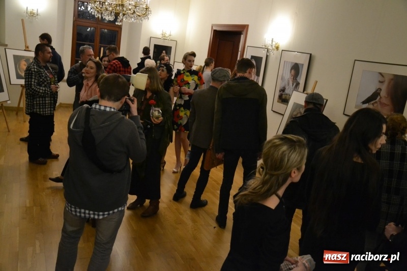 Zdjęcie w galerii na portalu naszraciborz.pl: Kobieta zmienną jest - nowa wystawa na zamku  wiadomości z regionu