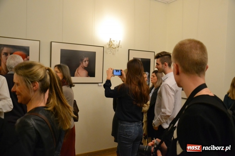 Zdjęcie w galerii na portalu naszraciborz.pl: Kobieta zmienną jest - nowa wystawa na zamku  wiadomości z regionu