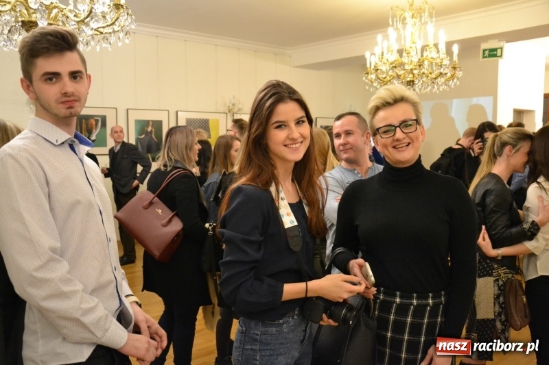 Zdjęcie w galerii na portalu naszraciborz.pl: Kobieta zmienną jest - nowa wystawa na zamku  wiadomości z regionu