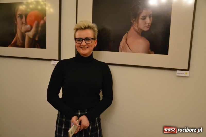 Zdjęcie w galerii na portalu naszraciborz.pl: Kobieta zmienną jest - nowa wystawa na zamku  wiadomości z regionu