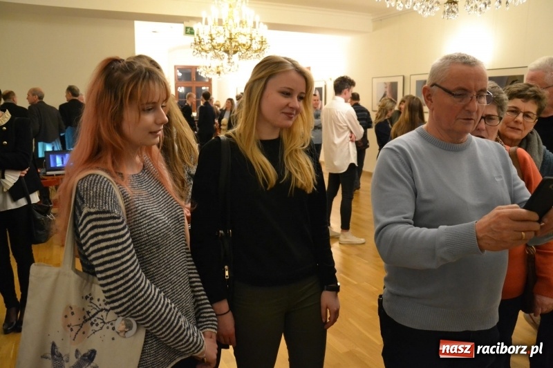 Zdjęcie w galerii na portalu naszraciborz.pl: Kobieta zmienną jest - nowa wystawa na zamku  wiadomości z regionu