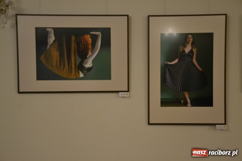 Zdjęcie w galerii na portalu naszraciborz.pl: Kobieta zmienną jest - nowa wystawa na zamku  wiadomości z regionu