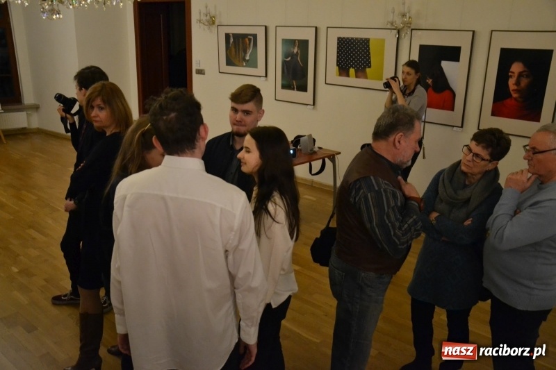 Zdjęcie w galerii na portalu naszraciborz.pl: Kobieta zmienną jest - nowa wystawa na zamku  wiadomości z regionu