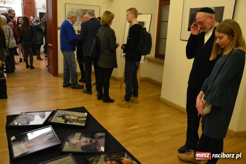 Zdjęcie w galerii na portalu naszraciborz.pl: Kobieta zmienną jest - nowa wystawa na zamku  wiadomości z regionu