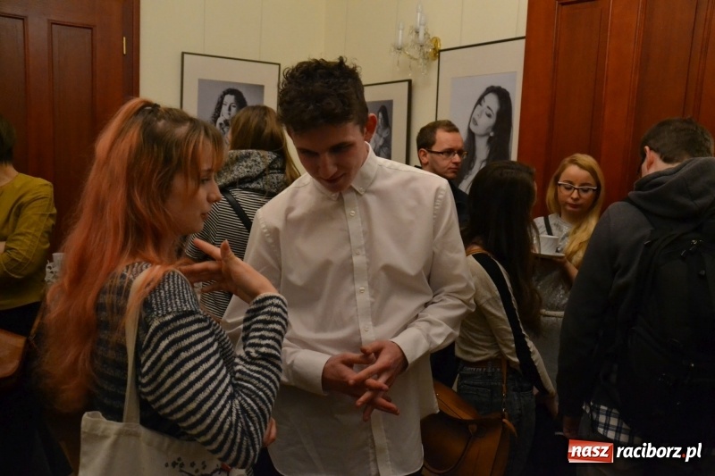 Zdjęcie w galerii na portalu naszraciborz.pl: Kobieta zmienną jest - nowa wystawa na zamku  wiadomości z regionu