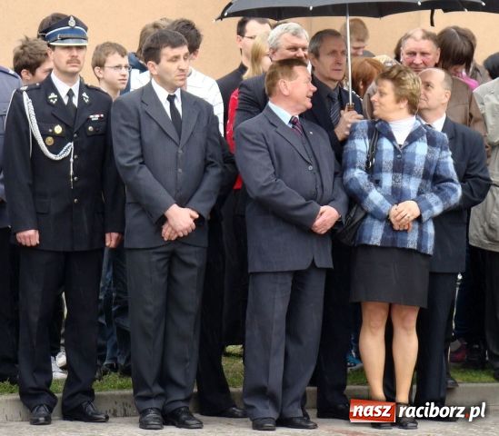 Zdjęcie w galerii na portalu naszraciborz.pl: Mieszkańcy Kuźni oddali hołd ofiarom wiadomości z regionu