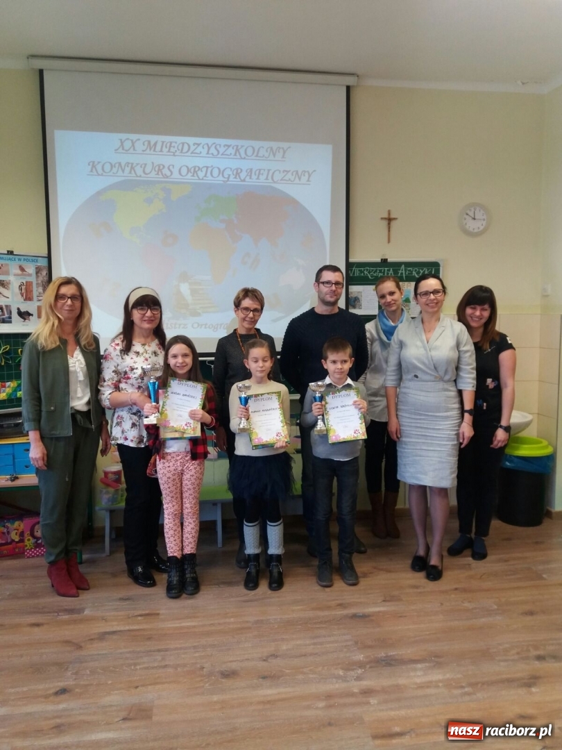 Zdjęcie w galerii na portalu naszraciborz.pl: XX Międzyszkolny Konkurs Ortograficzny w SP 1 wiadomości z regionu