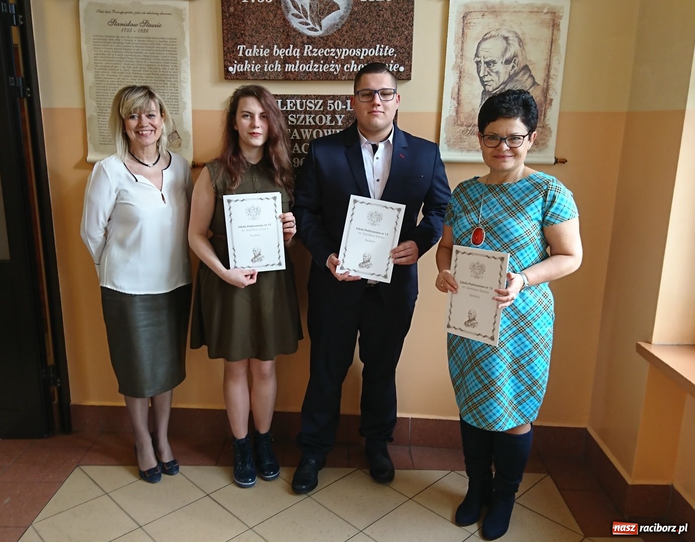 Zdjęcie w galerii na portalu naszraciborz.pl: SP13 podpisała dekret o współpracy z Młodzieżową Radą Miasta wiadomości z regionu