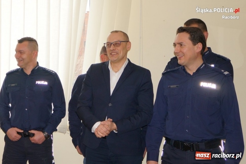 Zdjęcie w galerii na portalu naszraciborz.pl: Dzień Kobiet w raciborskiej komendzie wiadomości z regionu