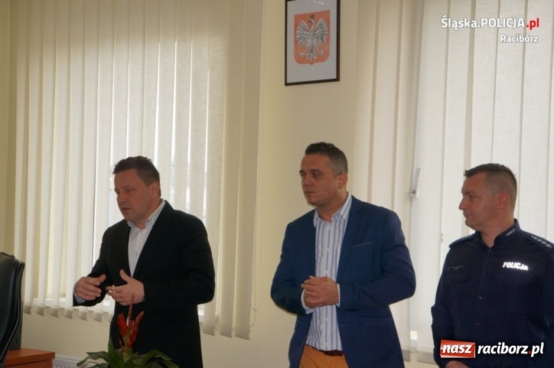 Zdjęcie w galerii na portalu naszraciborz.pl: Dzień Kobiet w raciborskiej komendzie wiadomości z regionu