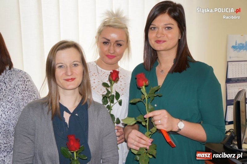 Zdjęcie w galerii na portalu naszraciborz.pl: Dzień Kobiet w raciborskiej komendzie wiadomości z regionu