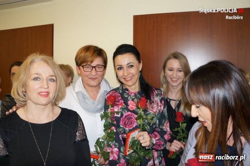 Zdjęcie w galerii na portalu naszraciborz.pl: Dzień Kobiet w raciborskiej komendzie wiadomości z regionu