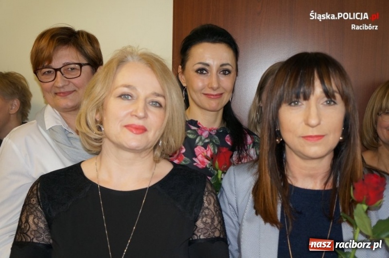 Zdjęcie w galerii na portalu naszraciborz.pl: Dzień Kobiet w raciborskiej komendzie wiadomości z regionu