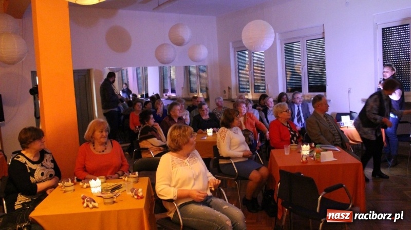 Zdjęcie w galerii na portalu naszraciborz.pl: O kobietach i dla kobiet. Święto pań w GCK w Nędzy wiadomości z regionu
