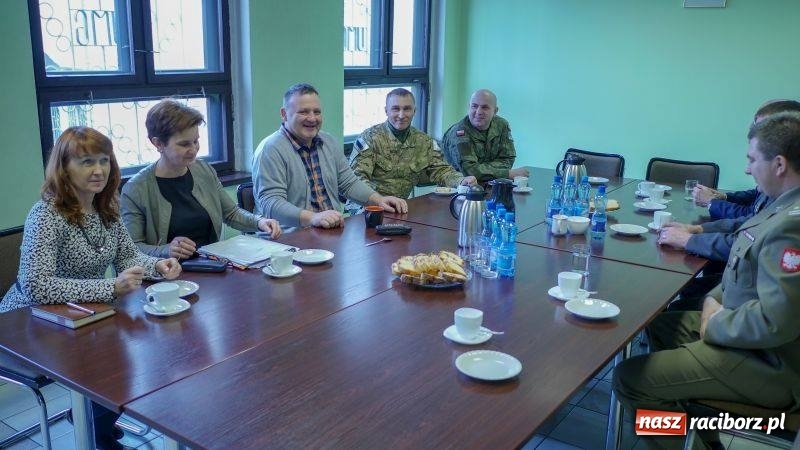 Zdjęcie w galerii na portalu naszraciborz.pl: Batalion Wojsk Obrony Terytorialnej coraz bliżej Kuźni Raciborskiej  wiadomości z regionu