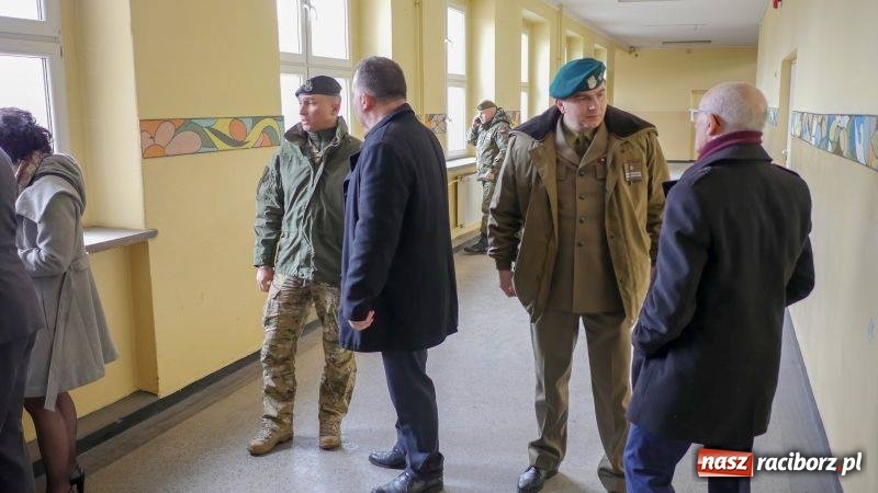 Zdjęcie w galerii na portalu naszraciborz.pl: Batalion Wojsk Obrony Terytorialnej coraz bliżej Kuźni Raciborskiej  wiadomości z regionu