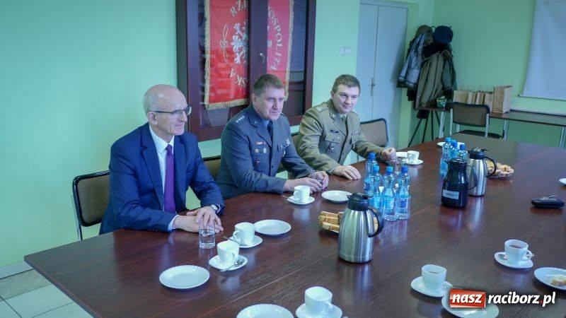 Zdjęcie w galerii na portalu naszraciborz.pl: Batalion Wojsk Obrony Terytorialnej coraz bliżej Kuźni Raciborskiej  wiadomości z regionu