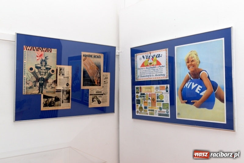 Zdjęcie w galerii na portalu naszraciborz.pl: Nivea jest dobra na wszystko. Nowa wystawa w raciborskim Muzeum wiadomości z regionu