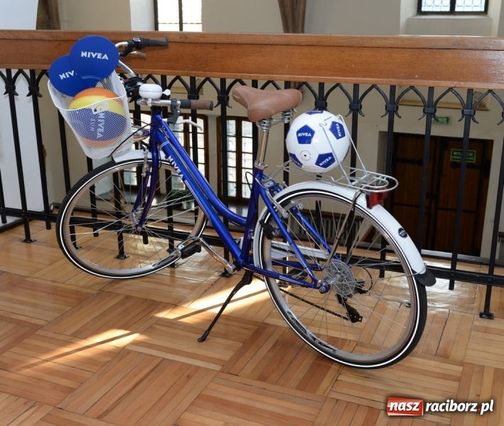 Zdjęcie w galerii na portalu naszraciborz.pl: Nivea jest dobra na wszystko. Nowa wystawa w raciborskim Muzeum wiadomości z regionu