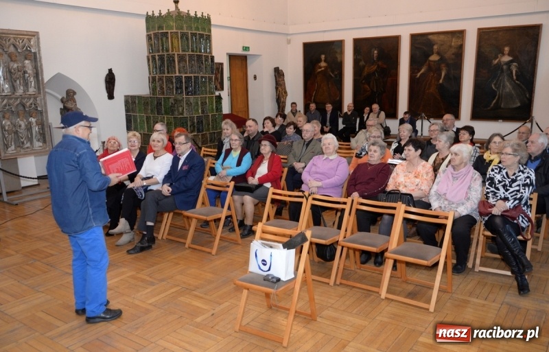 Zdjęcie w galerii na portalu naszraciborz.pl: Nivea jest dobra na wszystko. Nowa wystawa w raciborskim Muzeum wiadomości z regionu