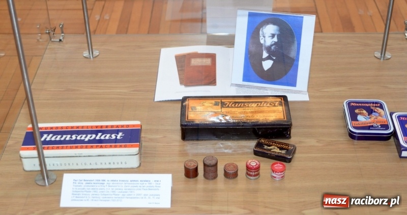 Zdjęcie w galerii na portalu naszraciborz.pl: Nivea jest dobra na wszystko. Nowa wystawa w raciborskim Muzeum wiadomości z regionu