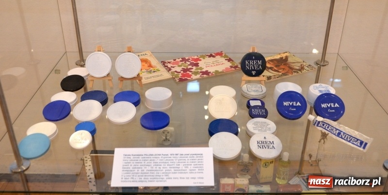 Zdjęcie w galerii na portalu naszraciborz.pl: Nivea jest dobra na wszystko. Nowa wystawa w raciborskim Muzeum wiadomości z regionu