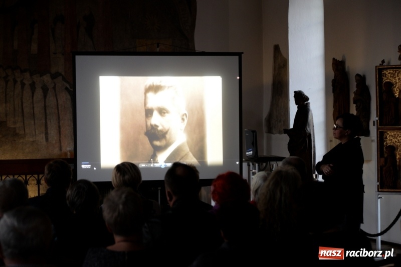 Zdjęcie w galerii na portalu naszraciborz.pl: Nivea jest dobra na wszystko. Nowa wystawa w raciborskim Muzeum wiadomości z regionu