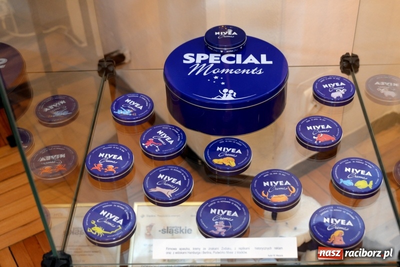 Zdjęcie w galerii na portalu naszraciborz.pl: Nivea jest dobra na wszystko. Nowa wystawa w raciborskim Muzeum wiadomości z regionu