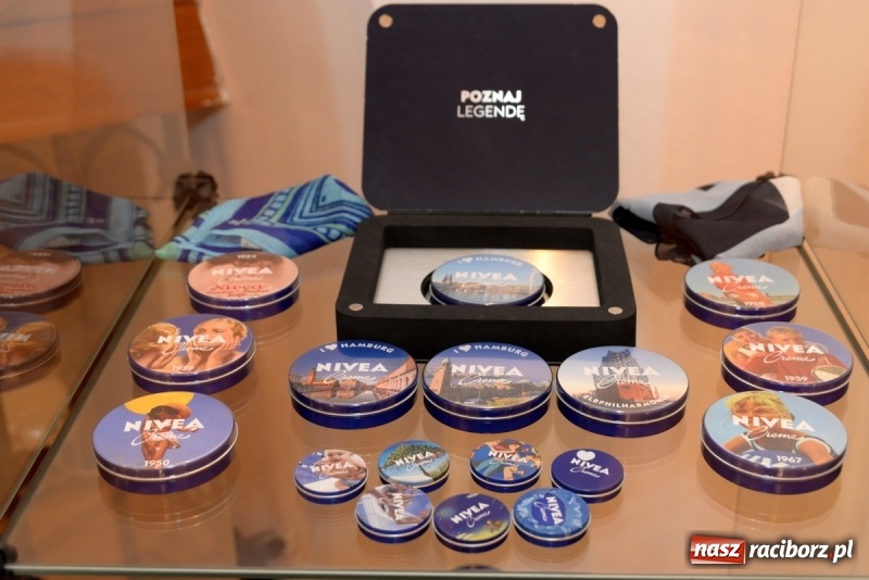 Zdjęcie w galerii na portalu naszraciborz.pl: Nivea jest dobra na wszystko. Nowa wystawa w raciborskim Muzeum wiadomości z regionu