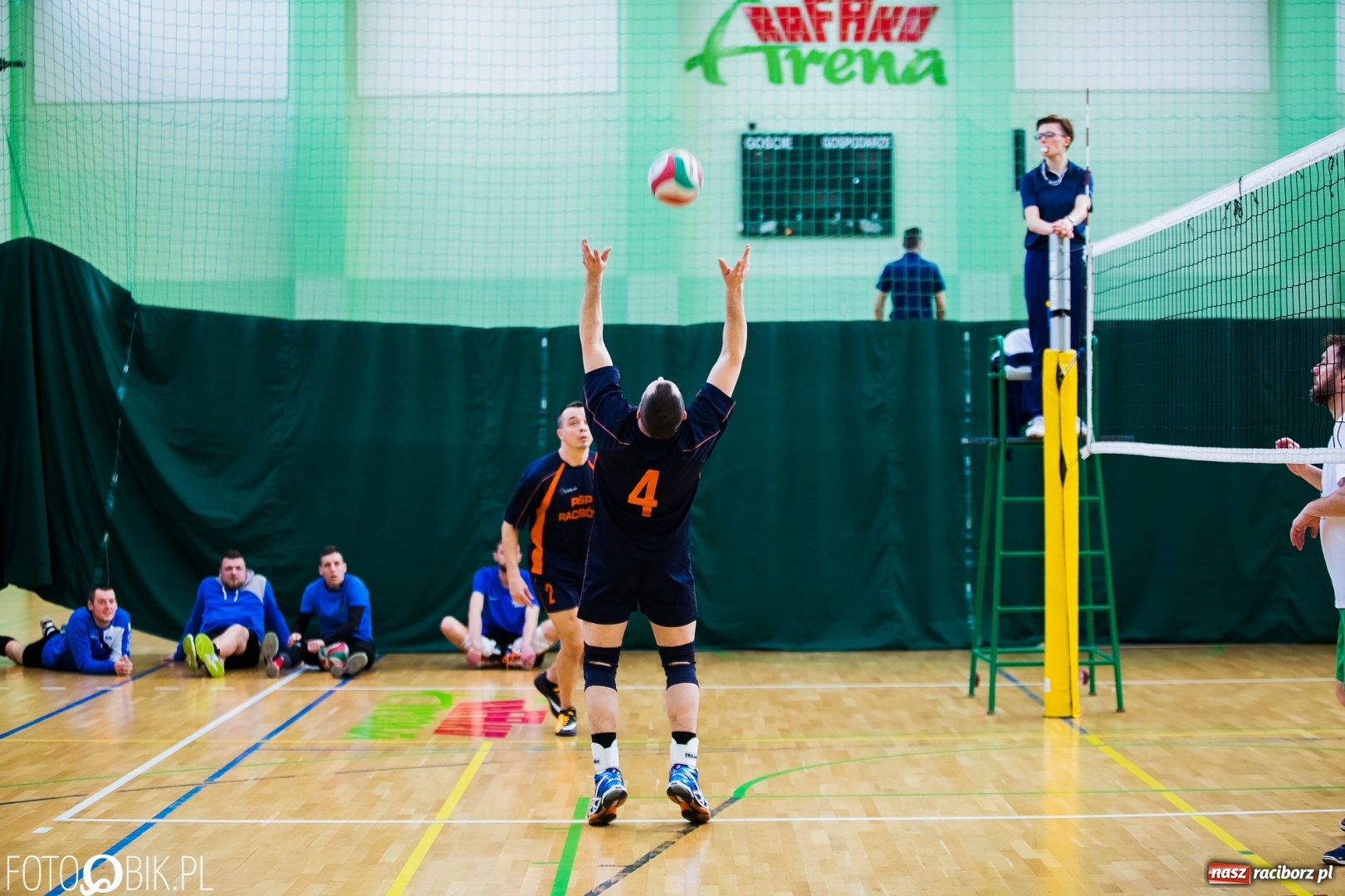 Zdjęcie w galerii na portalu naszraciborz.pl: Siatkarze zakładów pracy i służb mundurowych walczą o Puchar Prezydenta wiadomości z regionu
