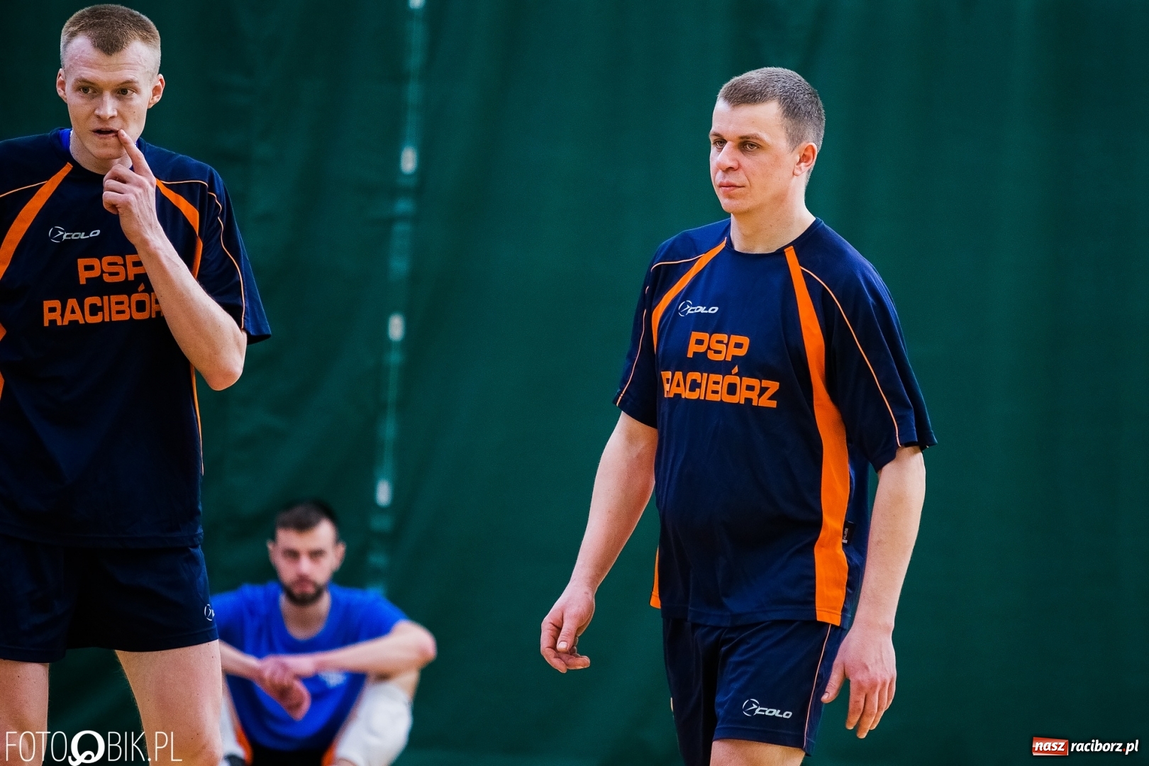 Zdjęcie w galerii na portalu naszraciborz.pl: Siatkarze zakładów pracy i służb mundurowych walczą o Puchar Prezydenta wiadomości z regionu