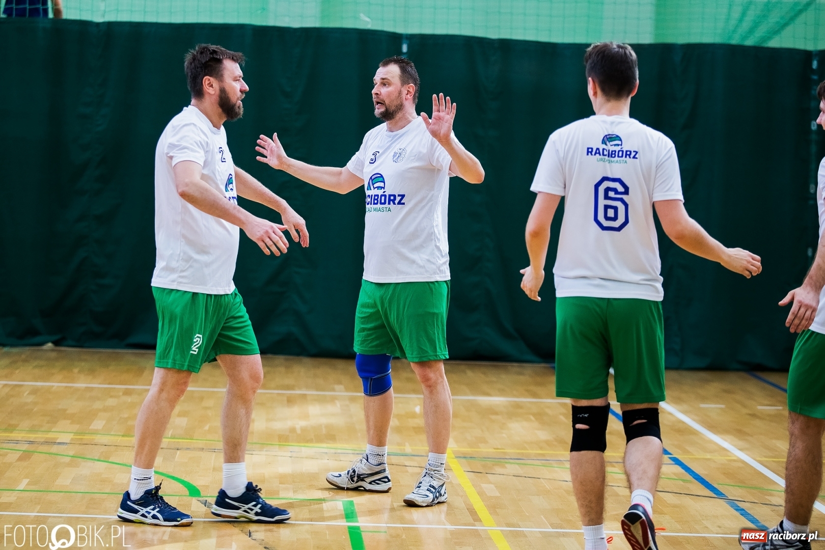 Zdjęcie w galerii na portalu naszraciborz.pl: Siatkarze zakładów pracy i służb mundurowych walczą o Puchar Prezydenta wiadomości z regionu