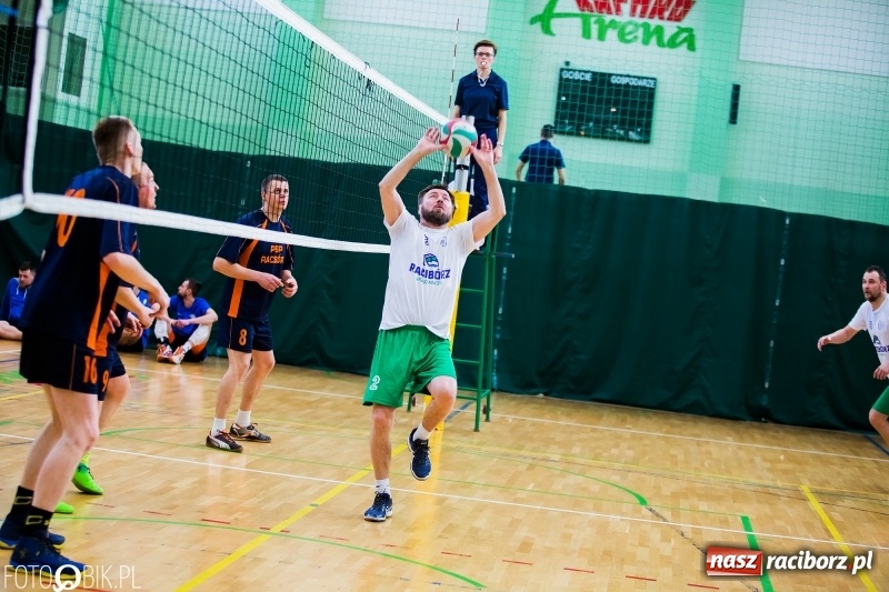 Zdjęcie w galerii na portalu naszraciborz.pl: Siatkarze zakładów pracy i służb mundurowych walczą o Puchar Prezydenta wiadomości z regionu