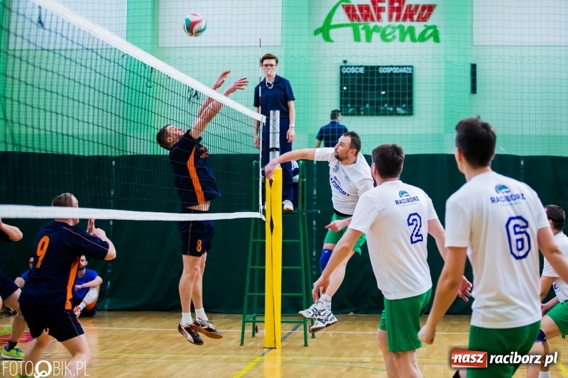 Zdjęcie w galerii na portalu naszraciborz.pl: Siatkarze zakładów pracy i służb mundurowych walczą o Puchar Prezydenta wiadomości z regionu