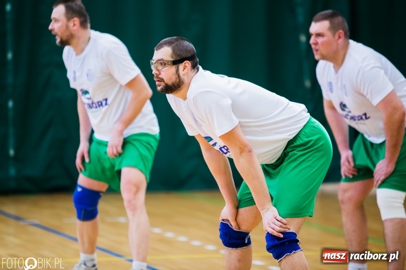 Zdjęcie w galerii na portalu naszraciborz.pl: Siatkarze zakładów pracy i służb mundurowych walczą o Puchar Prezydenta wiadomości z regionu