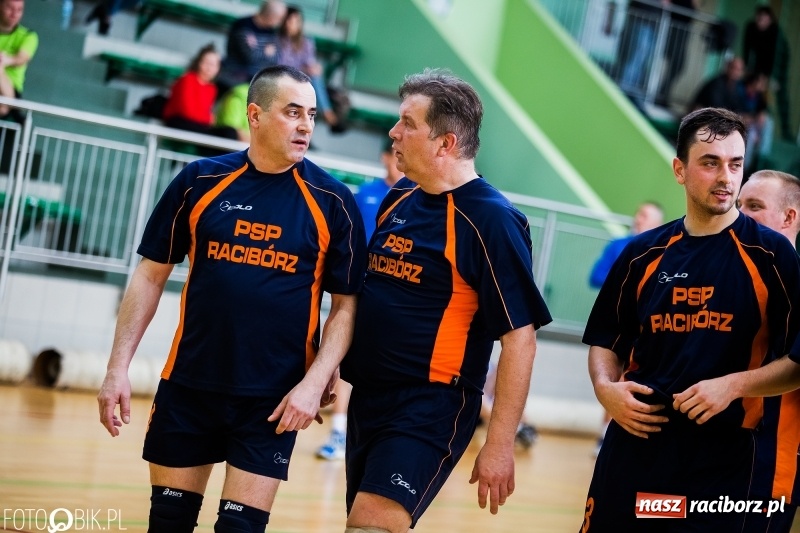 Zdjęcie w galerii na portalu naszraciborz.pl: Siatkarze zakładów pracy i służb mundurowych walczą o Puchar Prezydenta wiadomości z regionu