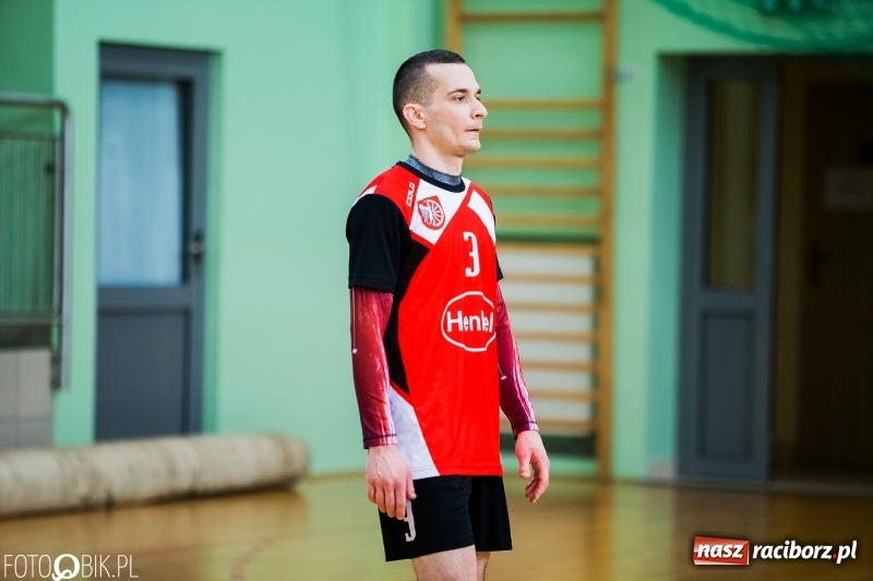 Zdjęcie w galerii na portalu naszraciborz.pl: Siatkarze zakładów pracy i służb mundurowych walczą o Puchar Prezydenta wiadomości z regionu