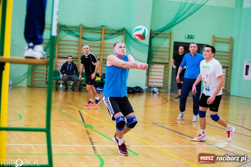 Zdjęcie w galerii na portalu naszraciborz.pl: Siatkarze zakładów pracy i służb mundurowych walczą o Puchar Prezydenta wiadomości z regionu