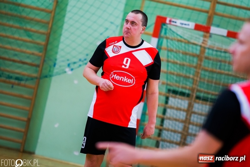 Zdjęcie w galerii na portalu naszraciborz.pl: Siatkarze zakładów pracy i służb mundurowych walczą o Puchar Prezydenta wiadomości z regionu