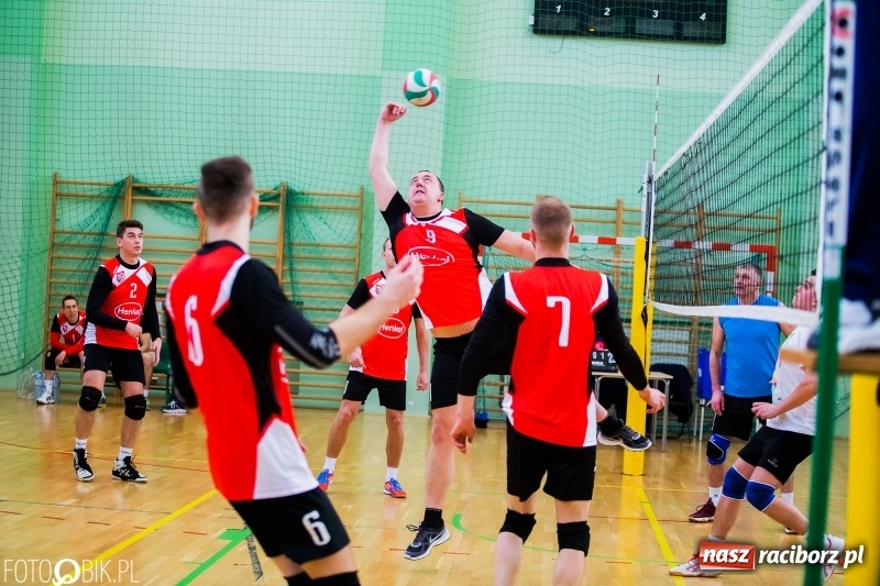 Zdjęcie w galerii na portalu naszraciborz.pl: Siatkarze zakładów pracy i służb mundurowych walczą o Puchar Prezydenta wiadomości z regionu